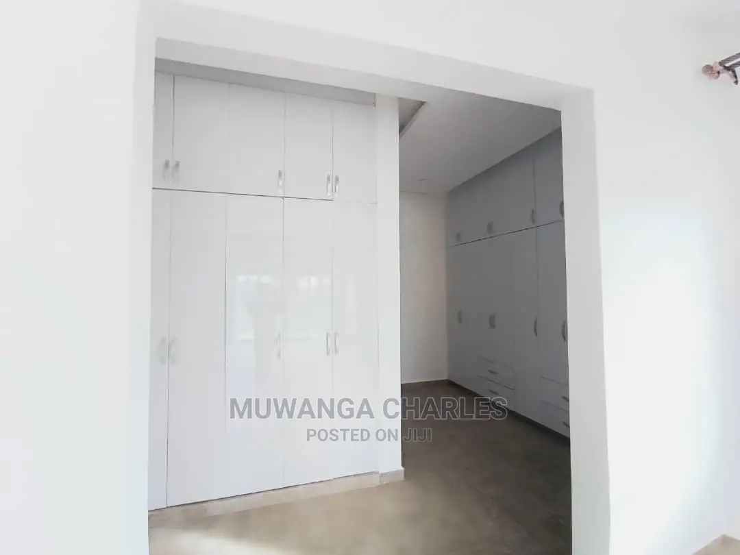 5bdrm Duplex in Fs Properties Ltd, Central Division for Sale