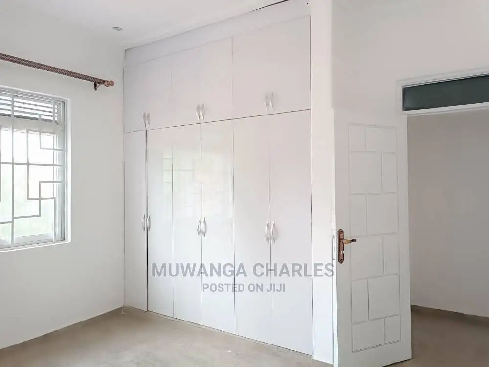 5bdrm Duplex in Fs Properties Ltd, Central Division for Sale