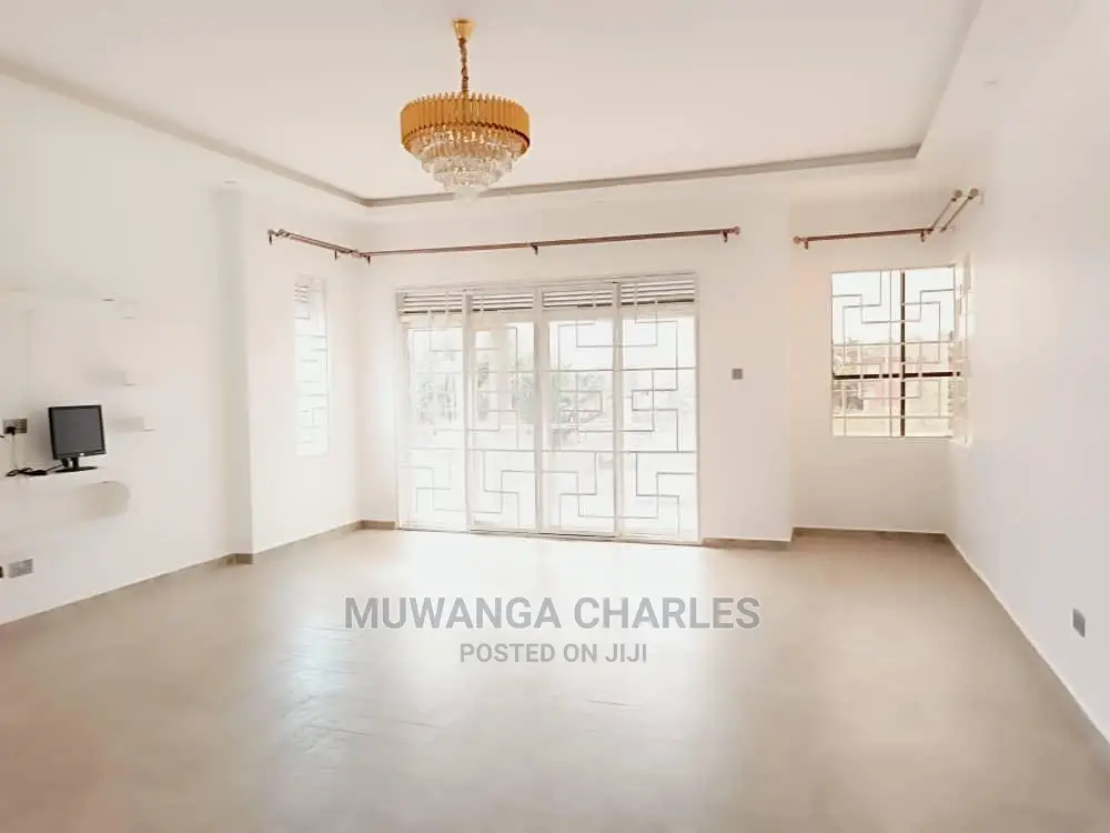 5bdrm Duplex in Fs Properties Ltd, Central Division for Sale