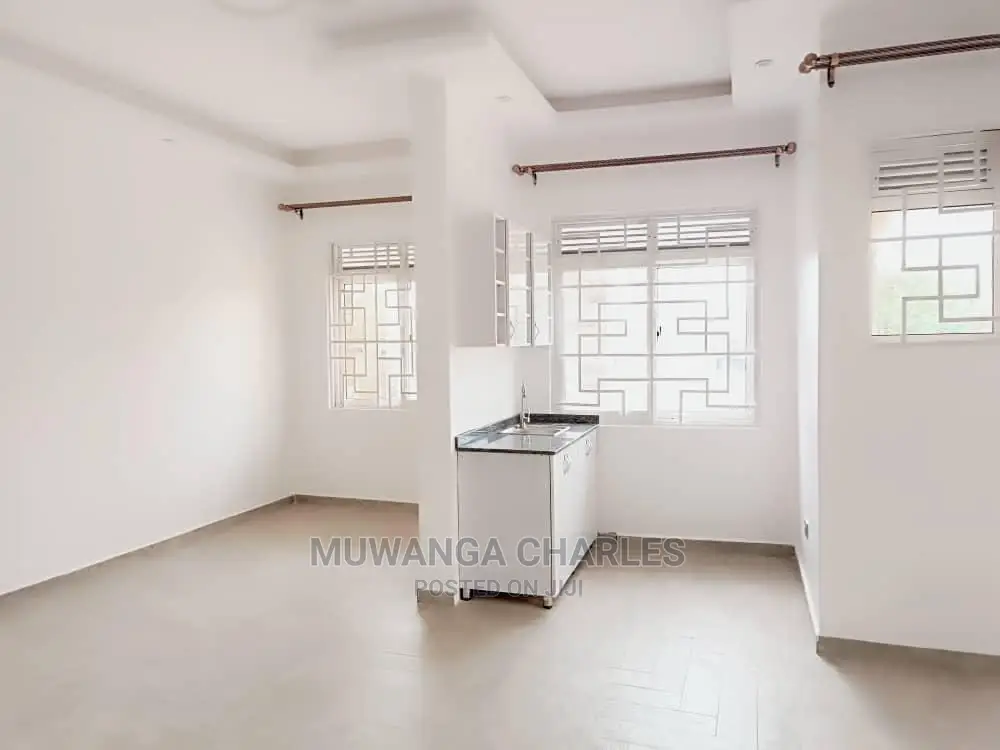 5bdrm Duplex in Fs Properties Ltd, Central Division for Sale