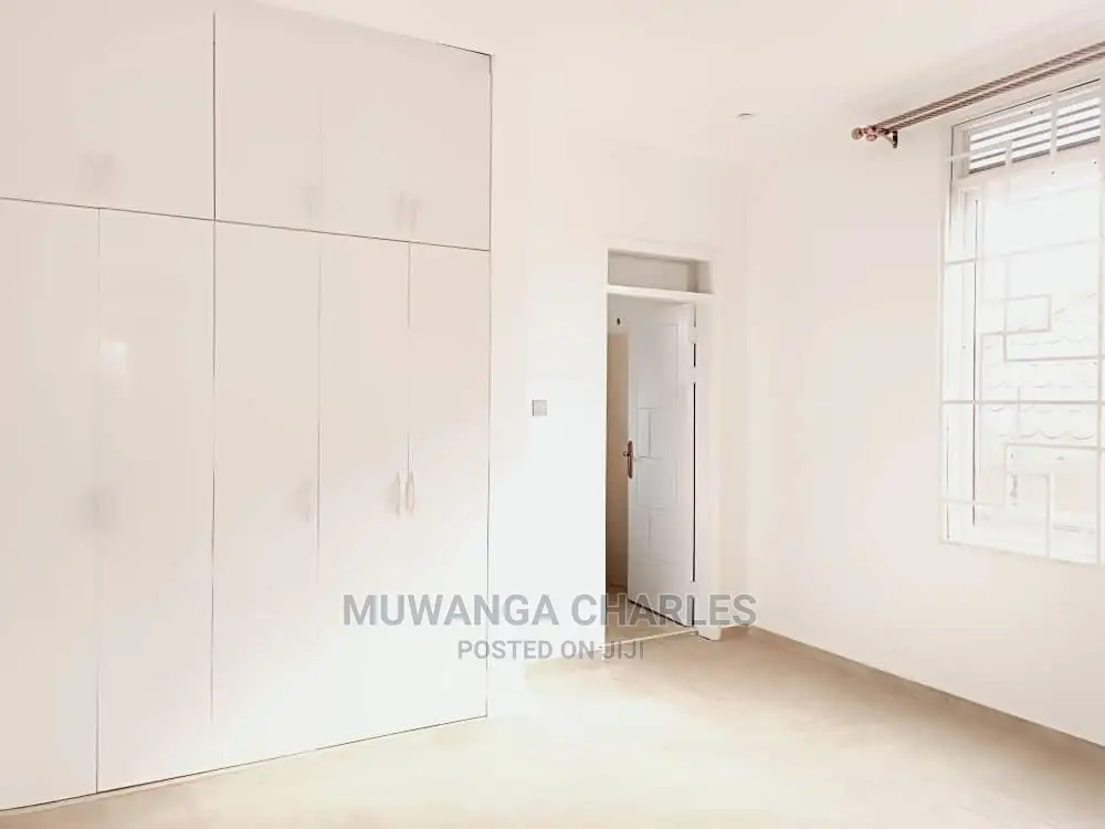 5bdrm Duplex in Fs Properties Ltd, Central Division for Sale