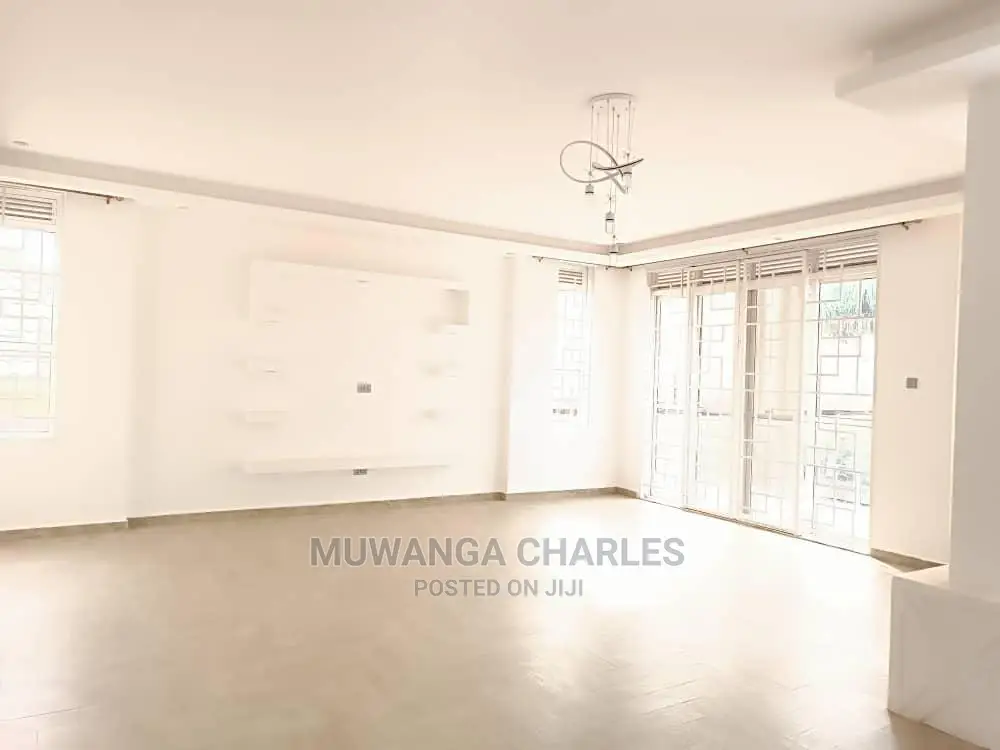 5bdrm Duplex in Fs Properties Ltd, Central Division for Sale