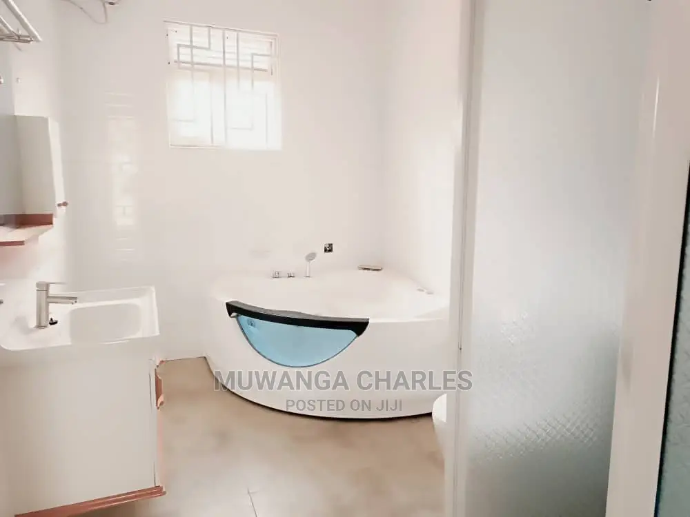 5bdrm Duplex in Fs Properties Ltd, Central Division for Sale