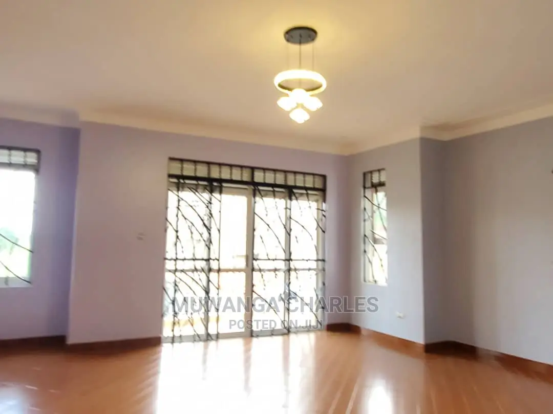 5bdrm Duplex in Fs Properties Ltd, Central Division for Sale