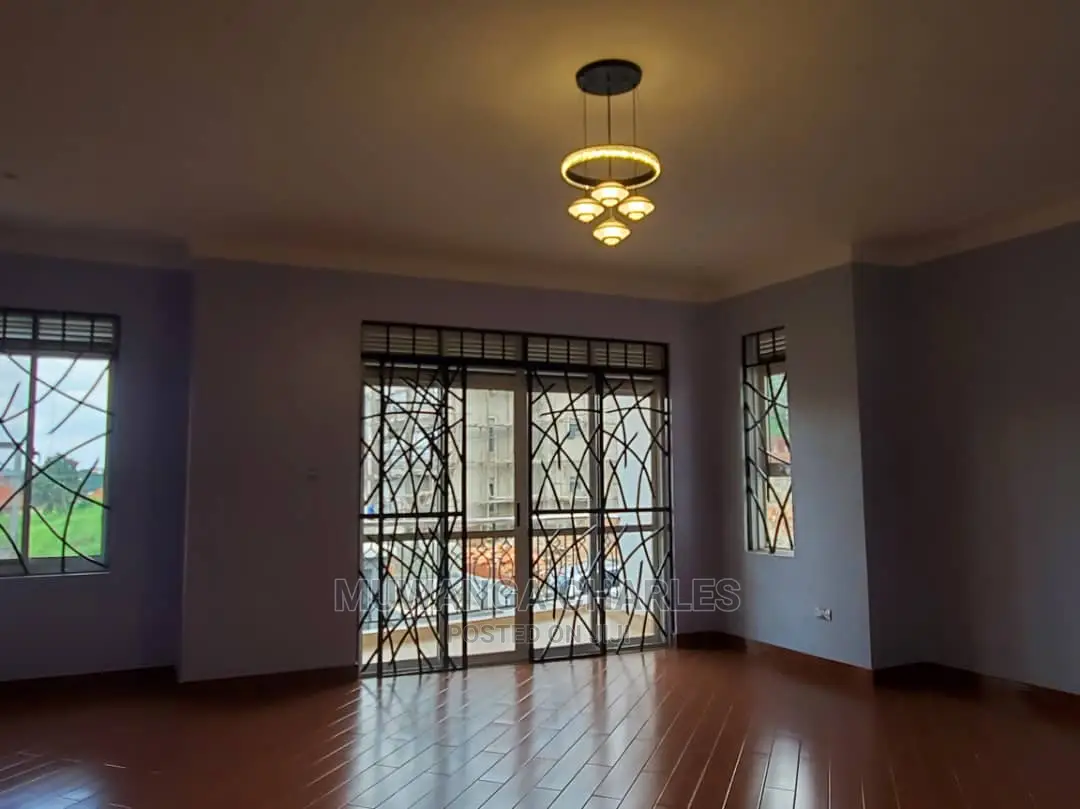 5bdrm Duplex in Fs Properties Ltd, Central Division for Sale