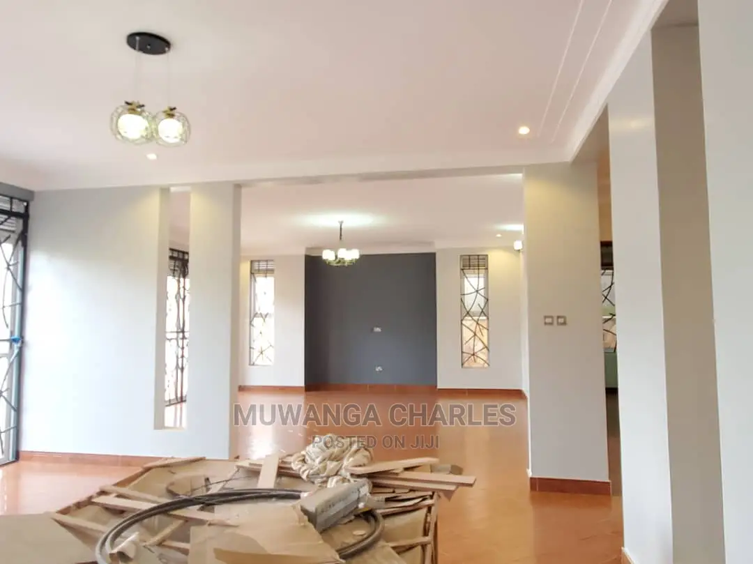 5bdrm Duplex in Fs Properties Ltd, Central Division for Sale