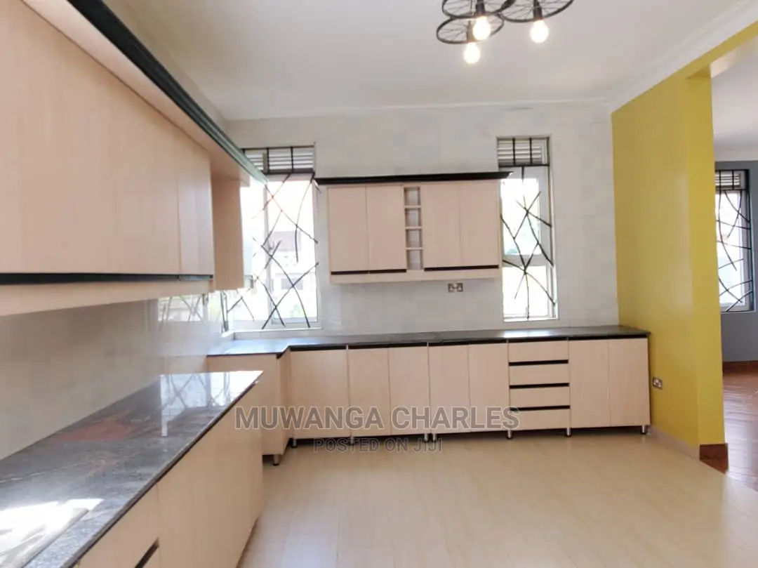 5bdrm Duplex in Fs Properties Ltd, Central Division for Sale