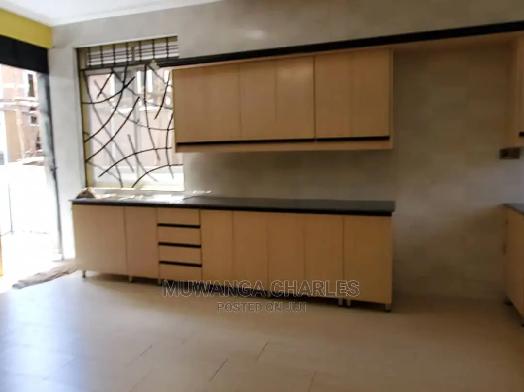 5bdrm Duplex in Fs Properties Ltd, Central Division for Sale