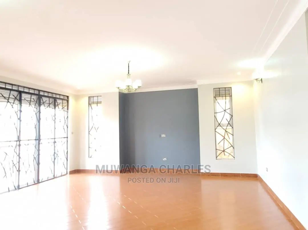 5bdrm Duplex in Fs Properties Ltd, Central Division for Sale
