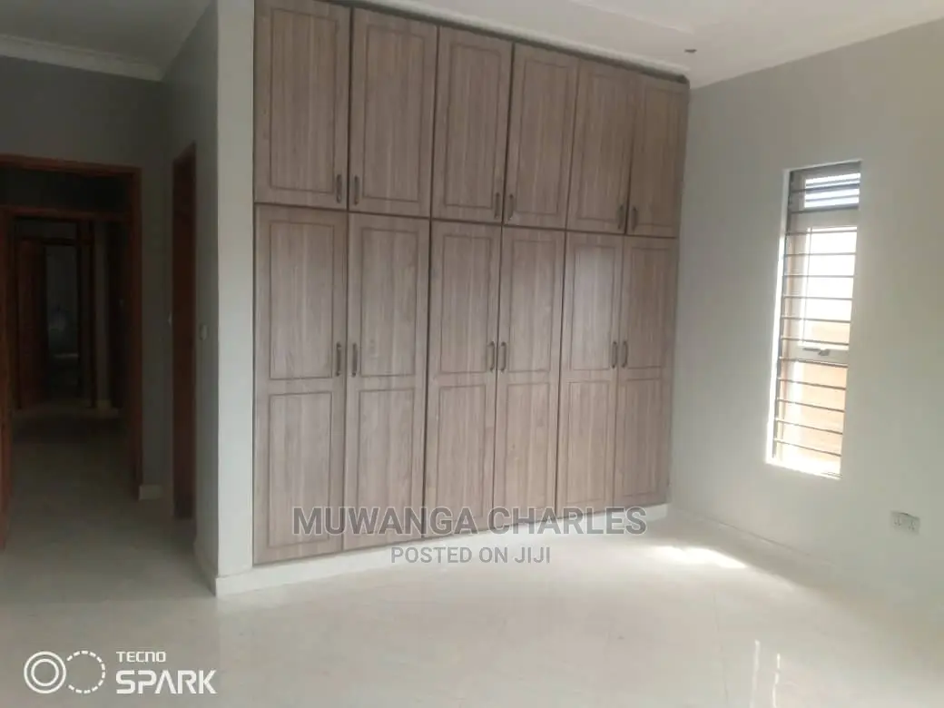 4bdrm Bungalow in Fs Properties Ltd, Central Division for Sale