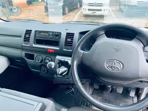 Toyota HiAce 2014 Silver