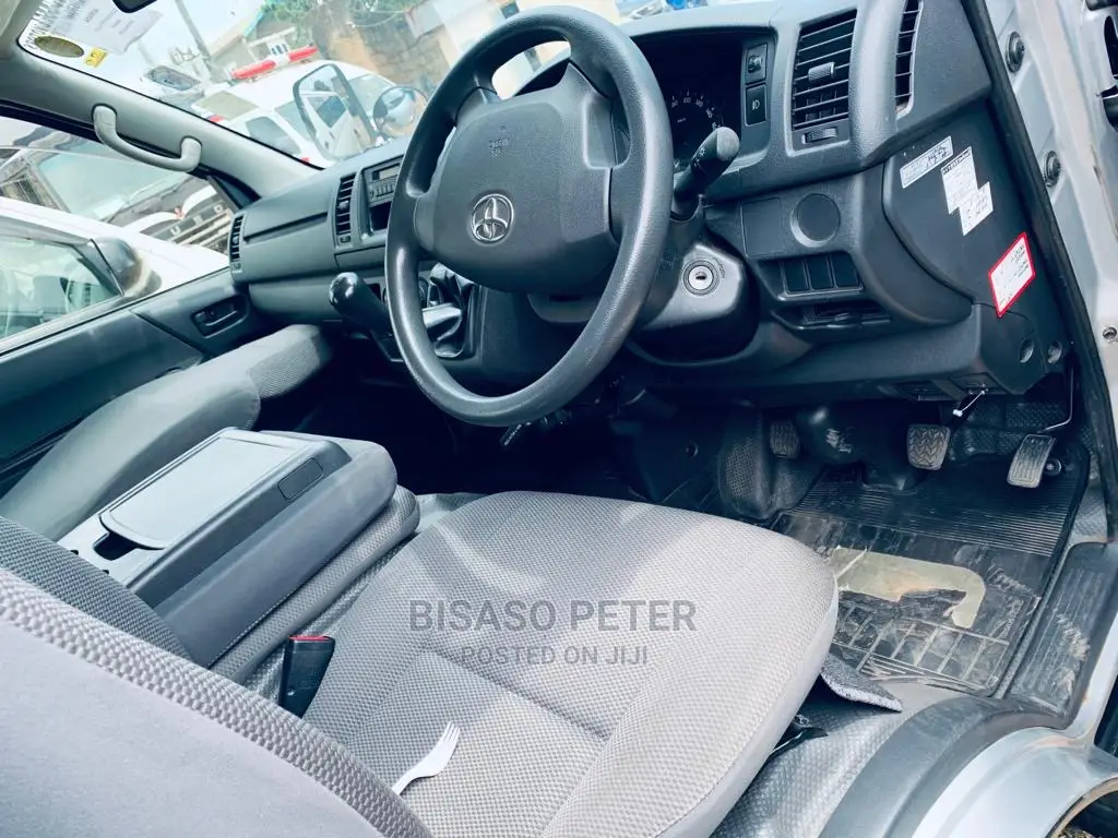 Toyota HiAce 2014 Silver