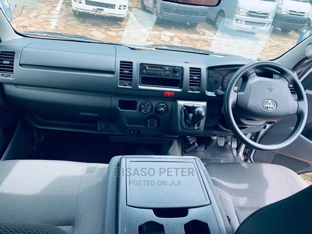 Toyota HiAce 2014 Silver