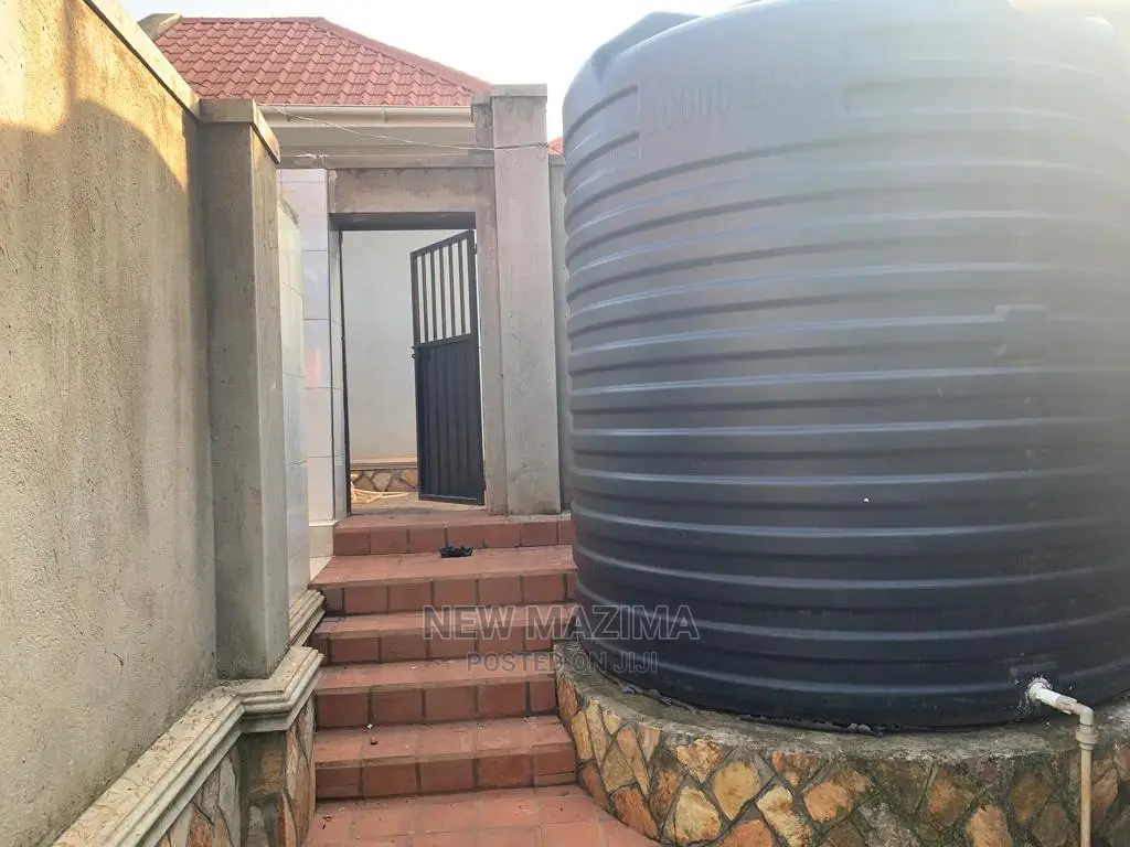 3bdrm House in Nsanji Manja, Division a for Sale