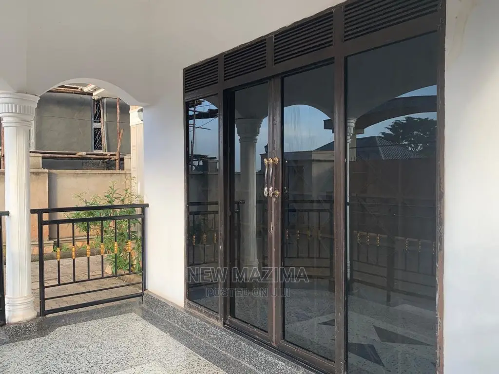 3bdrm House in Nsanji Manja, Division a for Sale