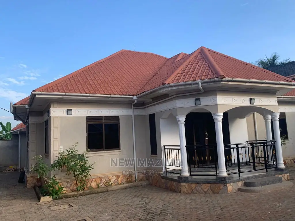 3bdrm House in Nsanji Manja, Division a for Sale
