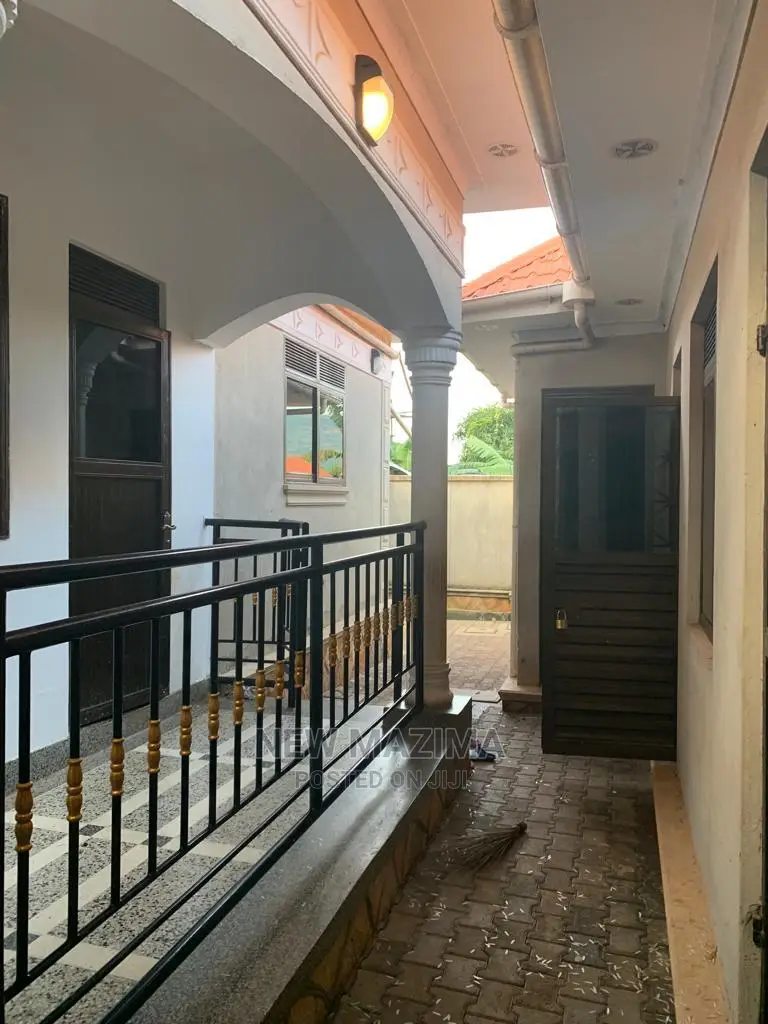 3bdrm House in Nsanji Manja, Division a for Sale
