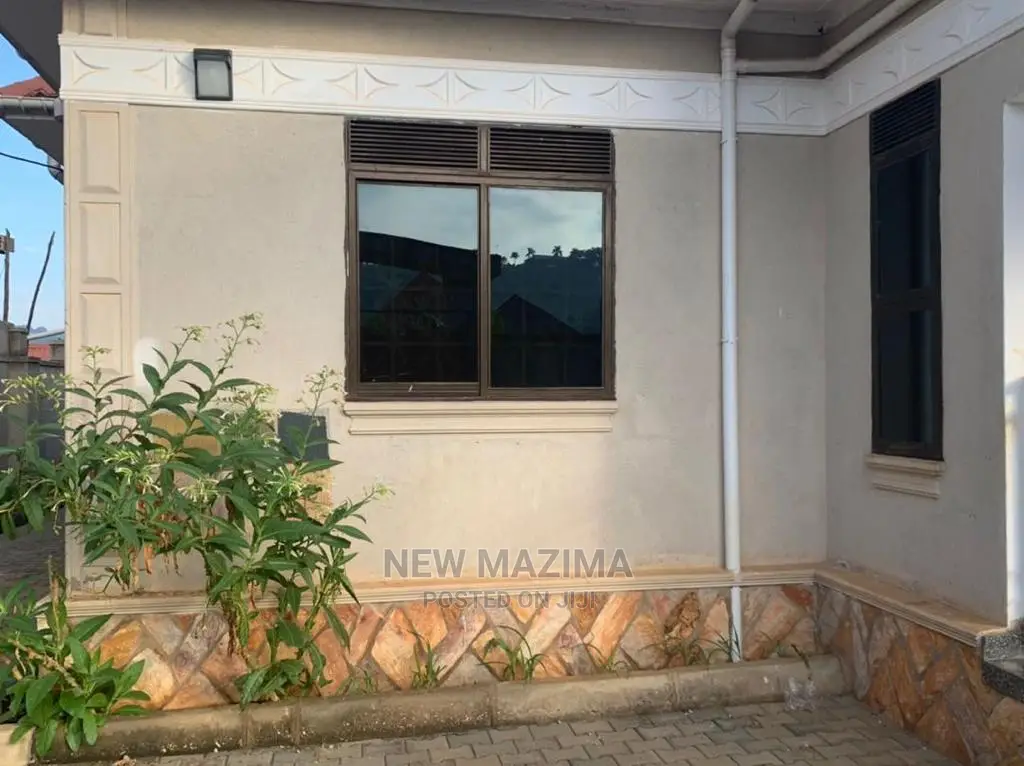 3bdrm House in Nsanji Manja, Division a for Sale