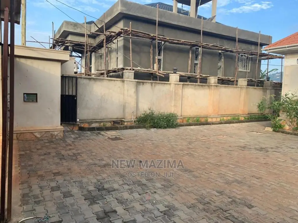 3bdrm House in Nsanji Manja, Division a for Sale