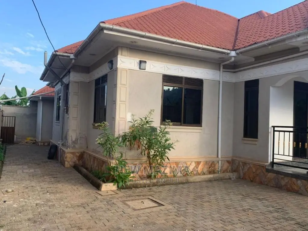 3bdrm House in Nsanji Manja, Division a for Sale