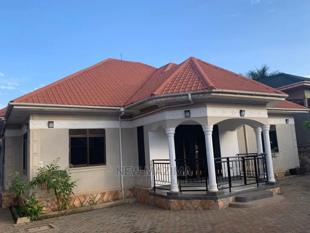 3bdrm House in Nsanji Manja, Division a for Sale