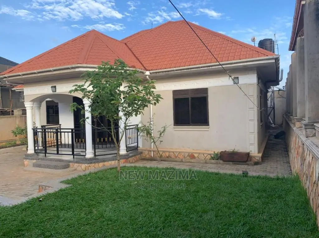 3bdrm House in Nsanji Manja, Division a for Sale
