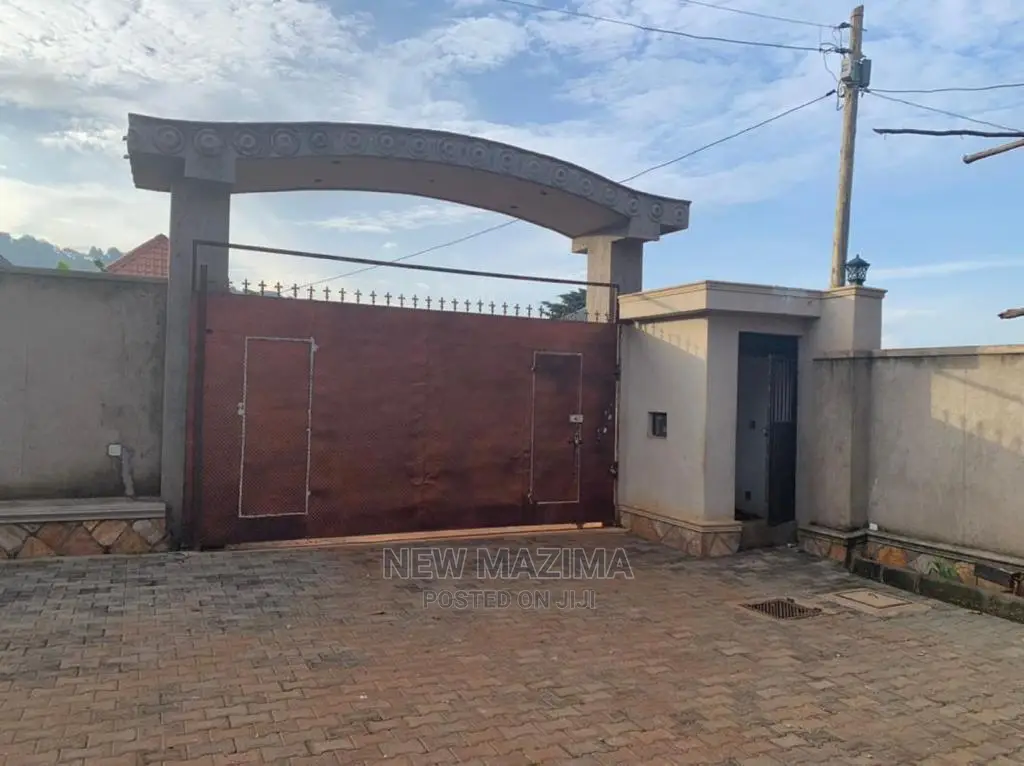 3bdrm House in Nsanji Manja, Division a for Sale