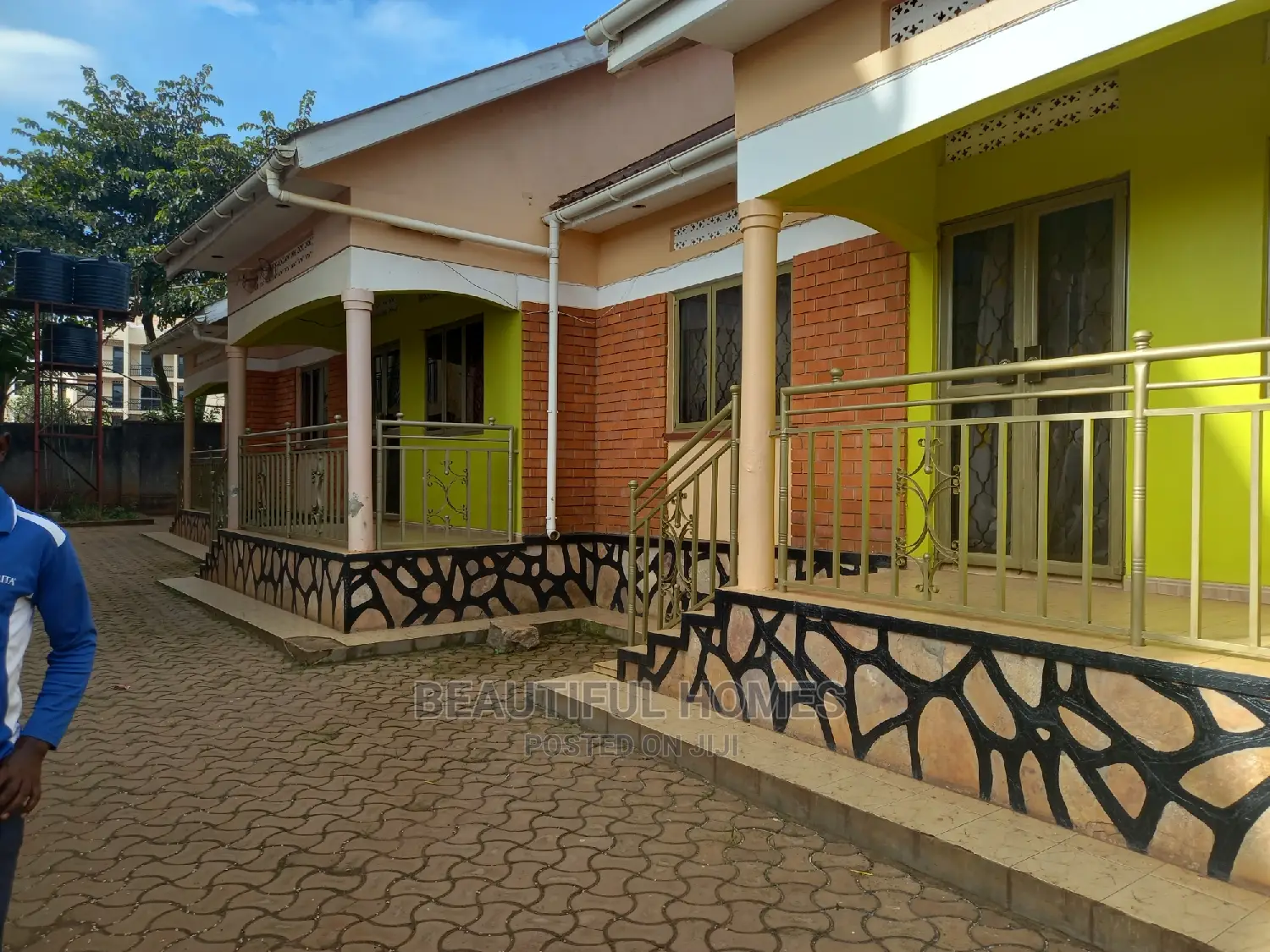 Furnished 2bdrm Maisonette in Kyaliwajjara, Central Division for sale