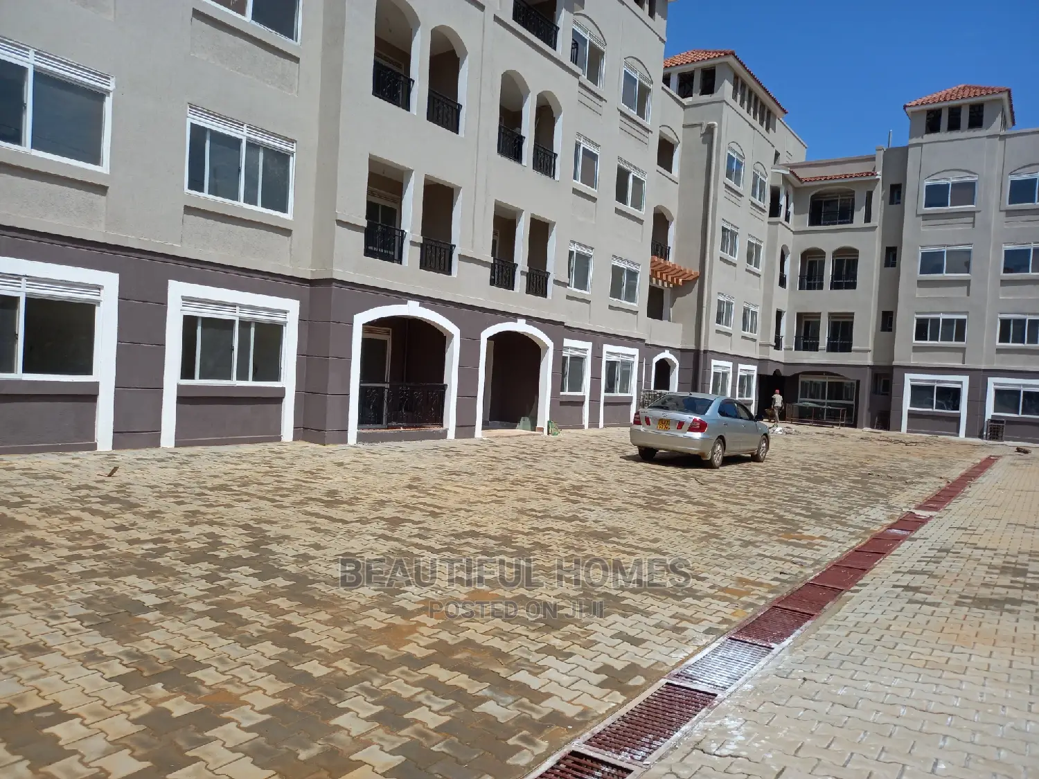 Furnished 3bdrm Condo in Naalya Estate, Central Division for Sale