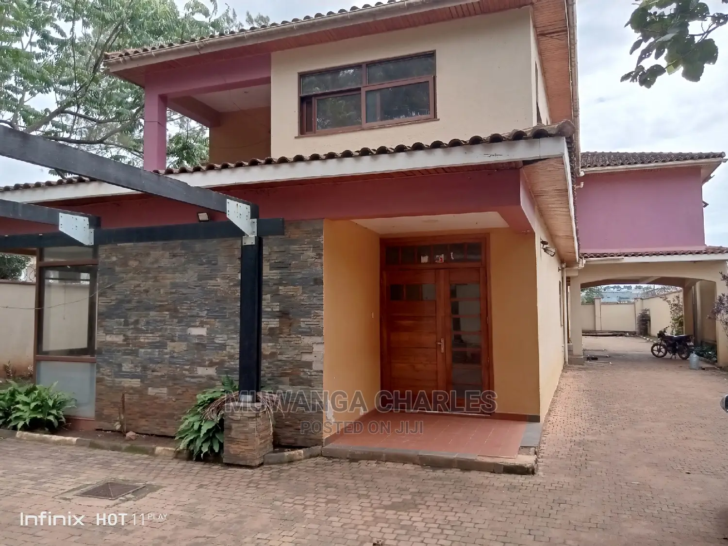 8bdrm Duplex in Fs Properties Ltd, Central Division for Sale