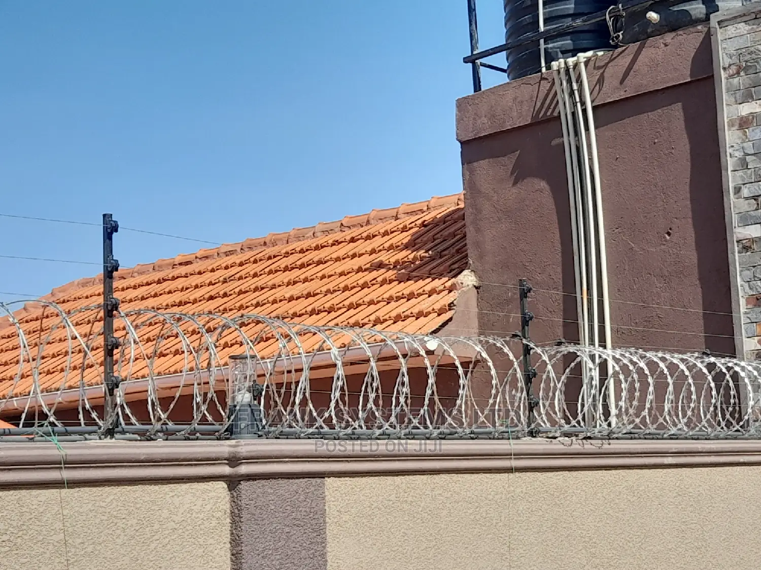 Electric Fence System With With Razor Wire