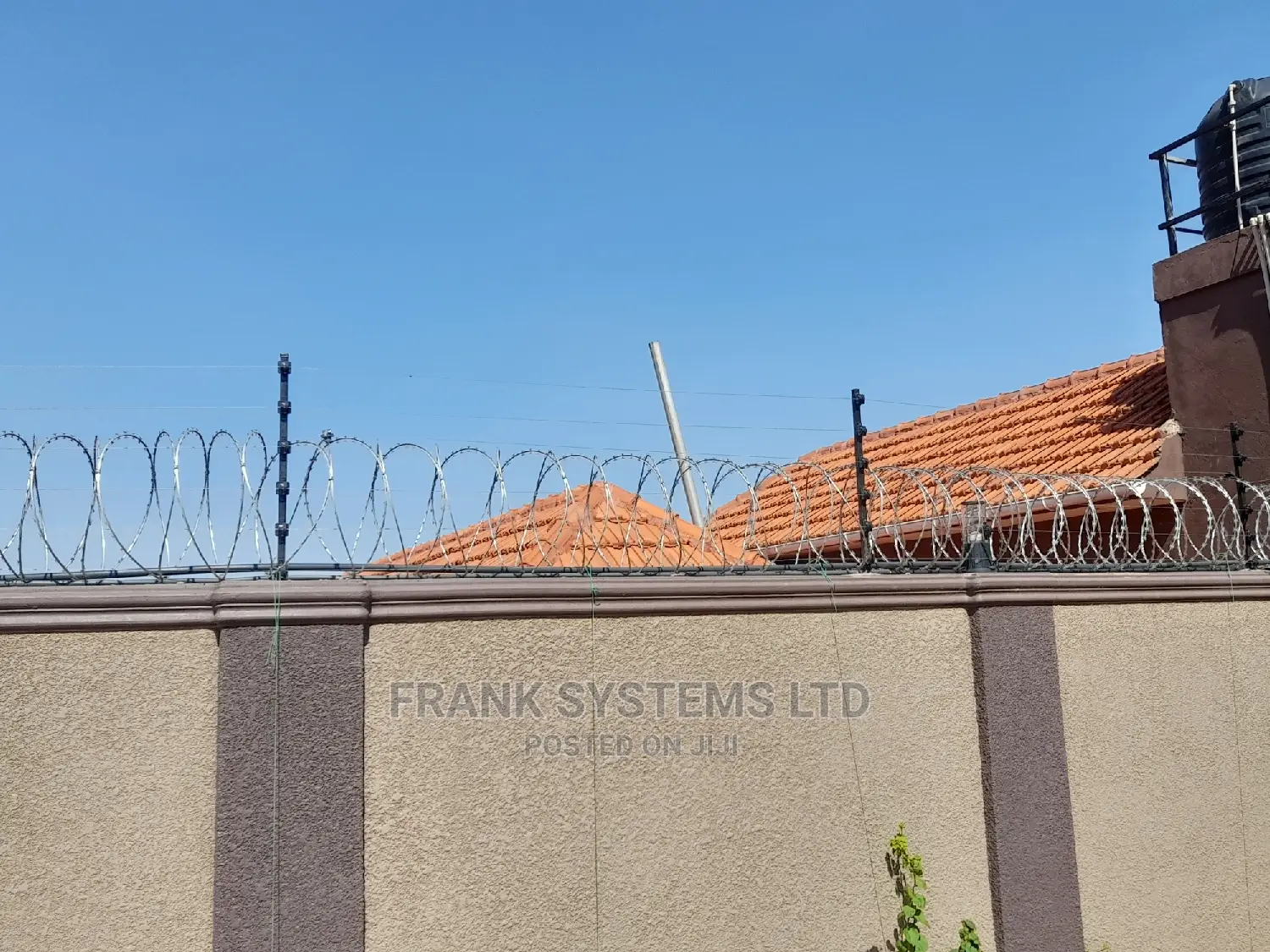 Electric Fence System With With Razor Wire