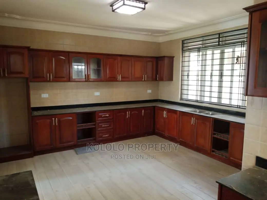 5bdrm Mansion in Munyonyo, Central Division for Sale