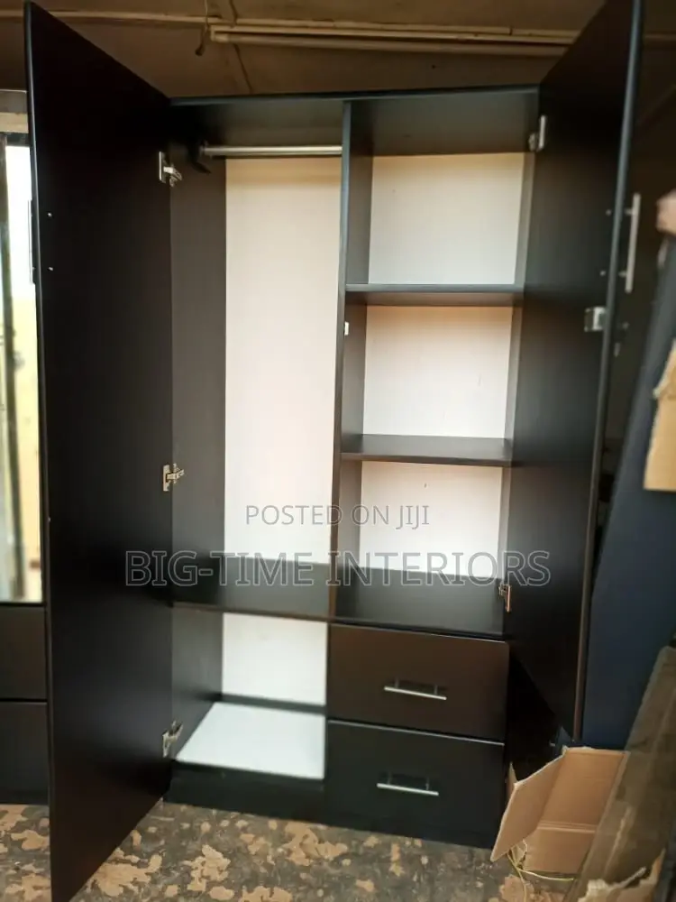 Wardrobe 3*6 Feet