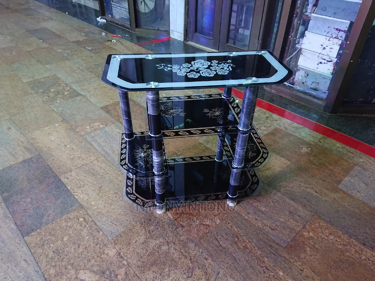 Strong Glass Tv Stand With Partition for Woofers and Speakers