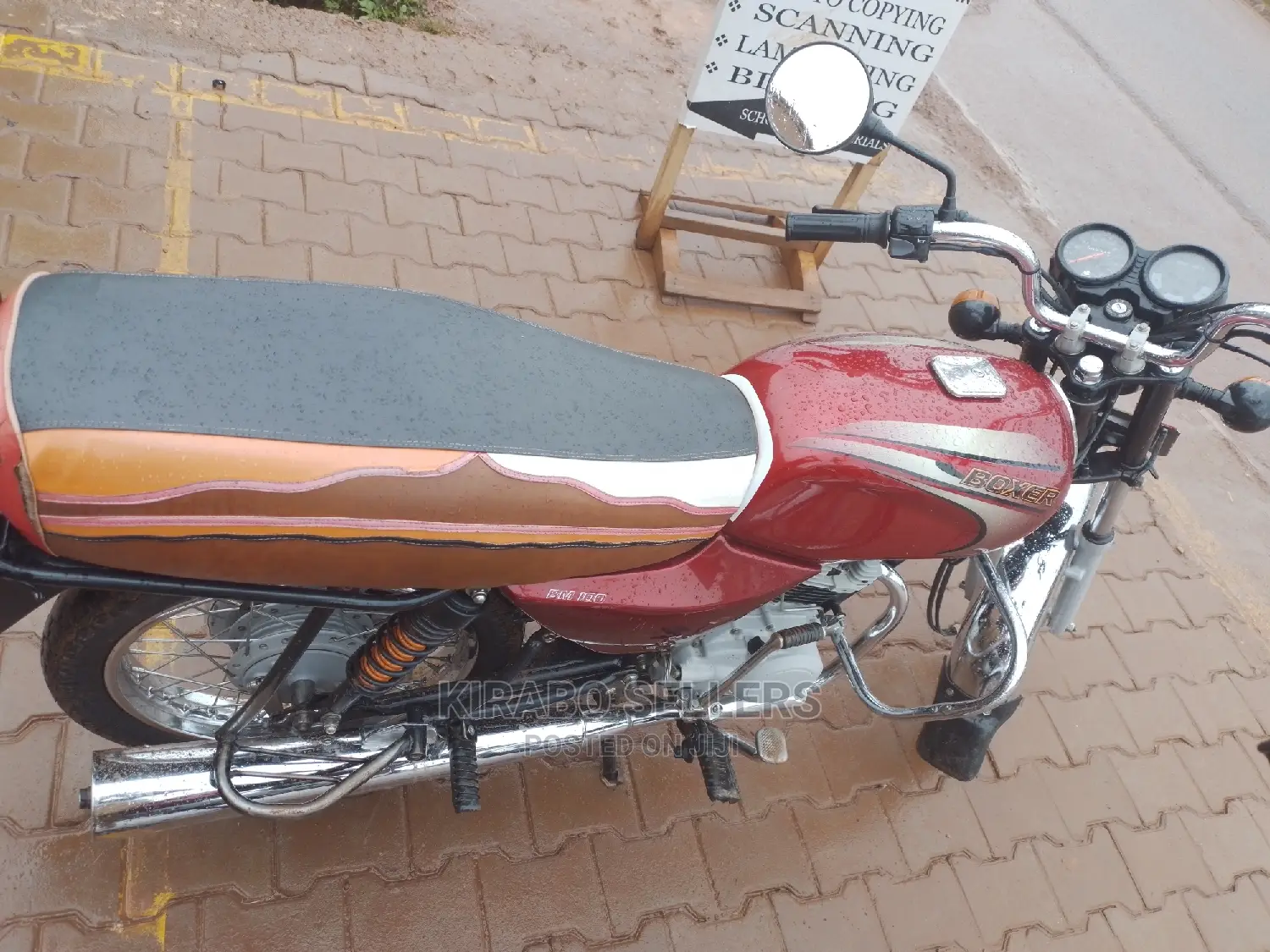 Bajaj Avenger 200 2022 Red