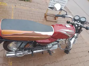 Bajaj Avenger 200 2022 Red