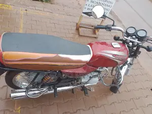 Bajaj Avenger 200 2022 Red