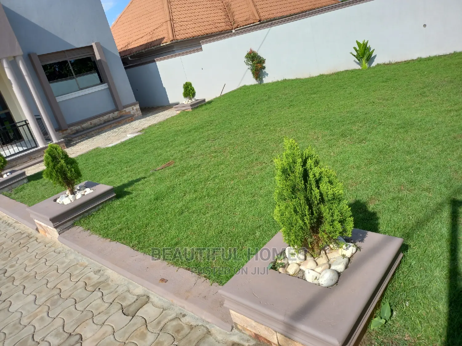 Furnished 4bdrm Bungalow in Kira for Sale