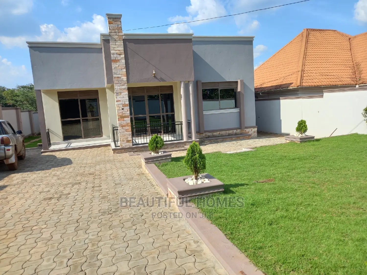 Furnished 4bdrm Maisonette in Kira for Sale