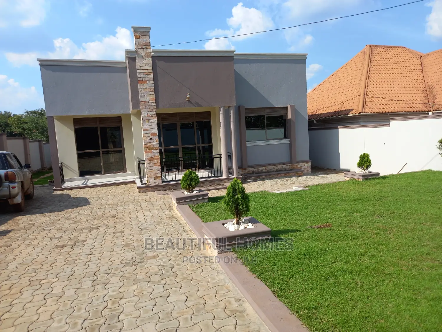 Furnished 4bdrm Maisonette in Kira for Sale