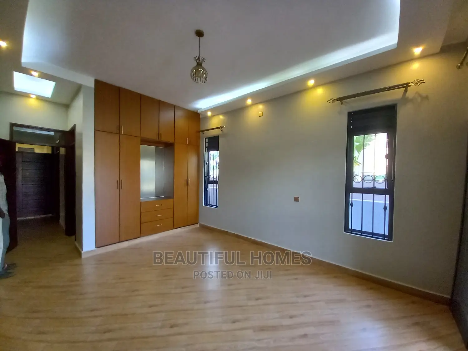 Furnished 4bdrm House in Kira for Sale