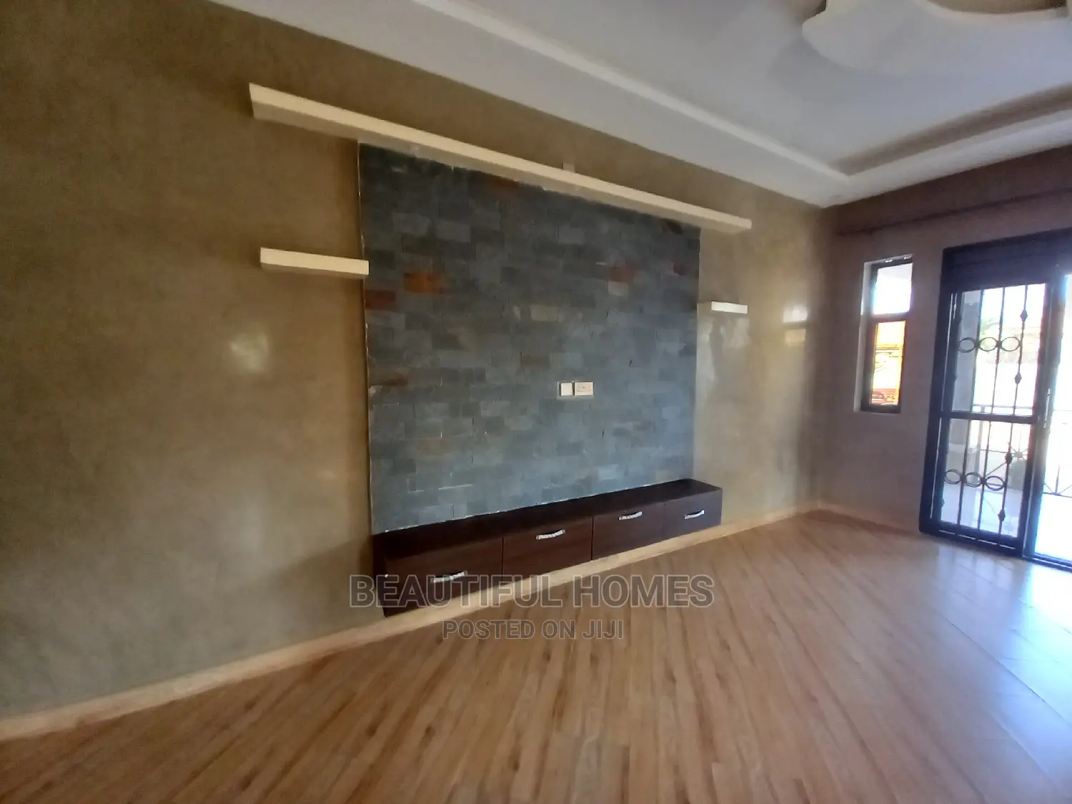 Furnished 4bdrm House in Kira for Sale