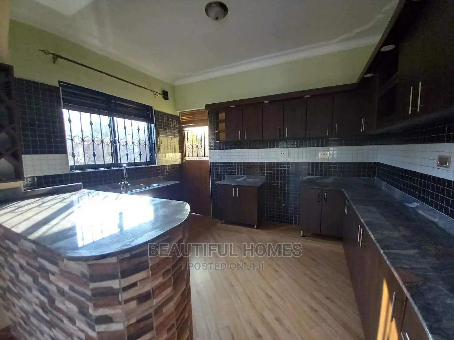 Furnished 4bdrm House in Kira for Sale