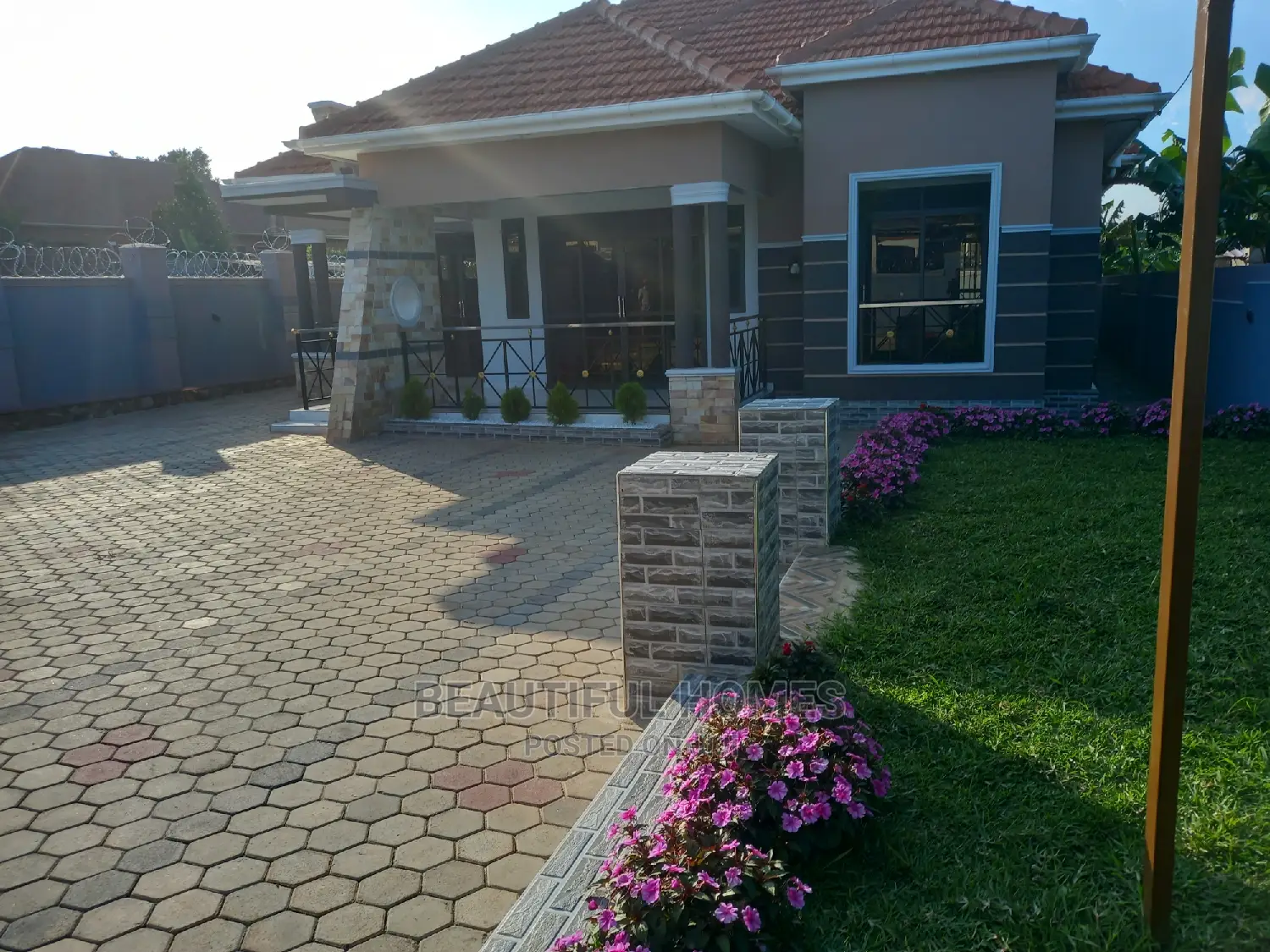 Furnished 4bdrm Maisonette in Kira for Sale
