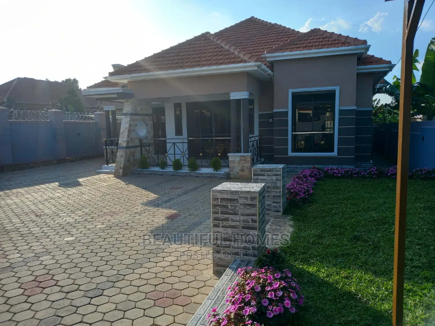 Furnished 4bdrm Maisonette in Kira for Sale