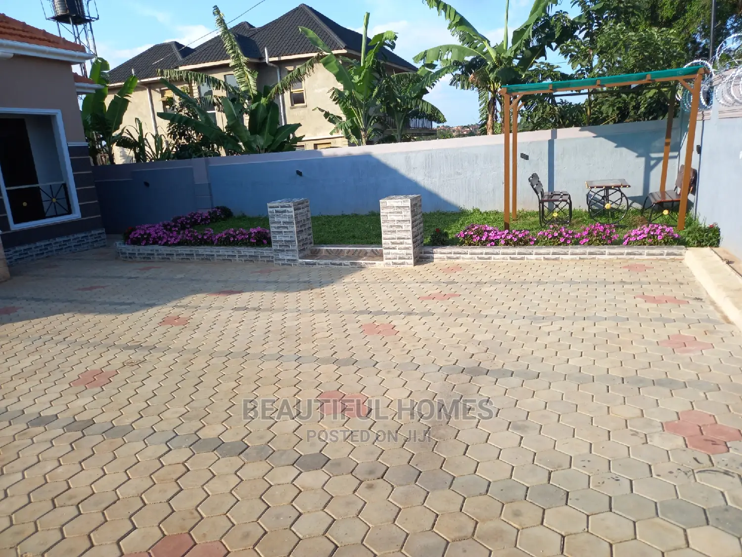 Furnished 4bdrm Maisonette in Kira for Sale