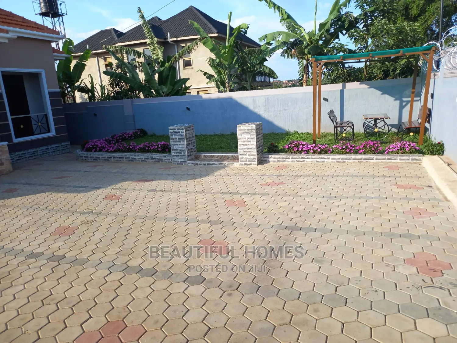 Furnished 4bdrm Maisonette in Kira for Sale
