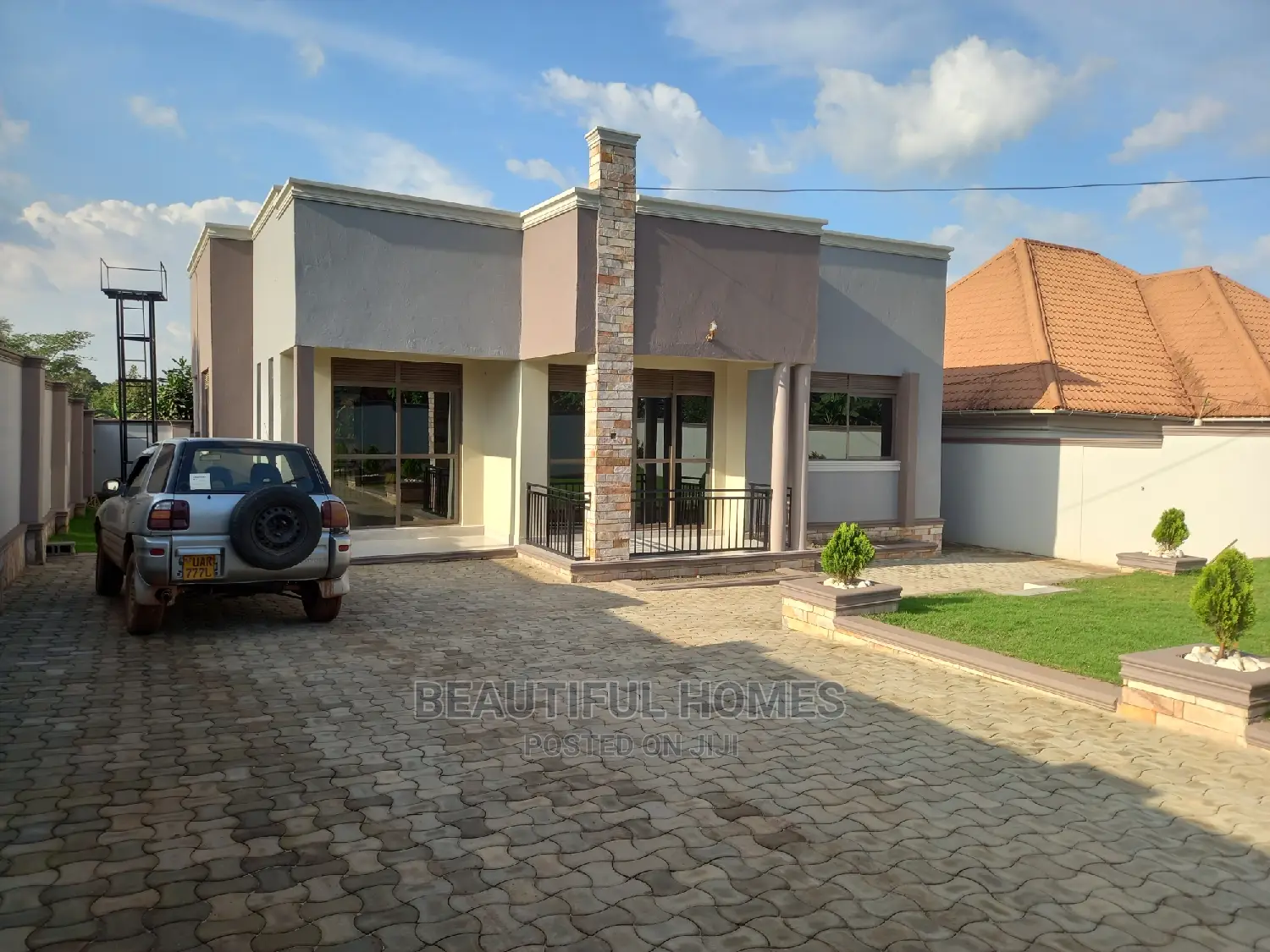 Furnished 4bdrm House in Kira for Sale