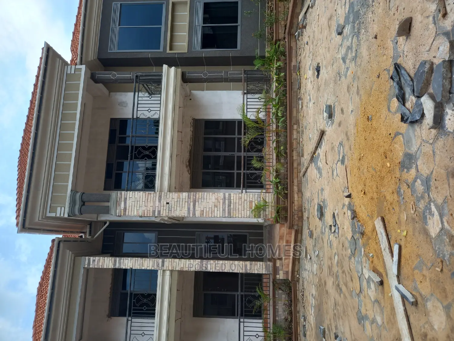 Furnished 6bdrm Duplex in Kisaasi, Central Division for Sale
